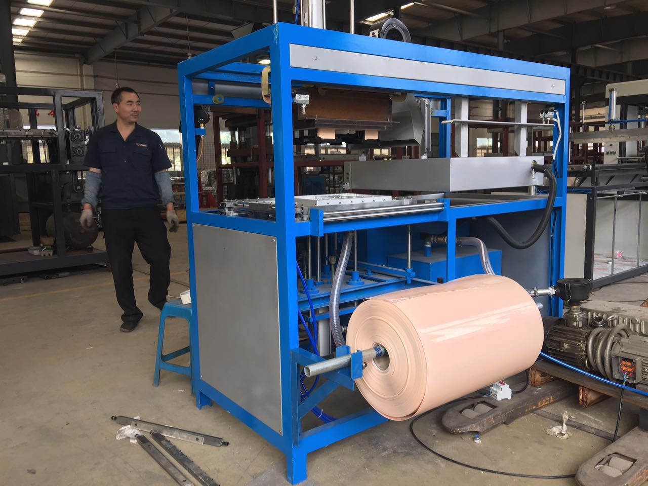 自動單工位吸塑送樣機